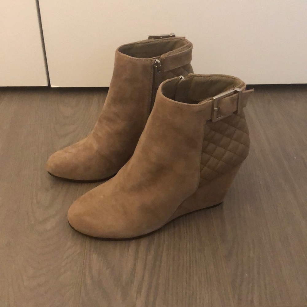 BCBGeneration Wright booties